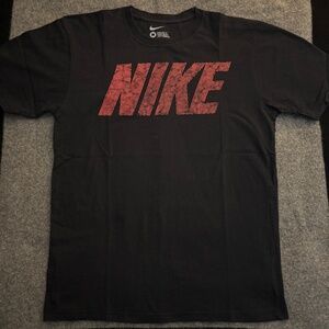 NIKE S/S T-Shirt
